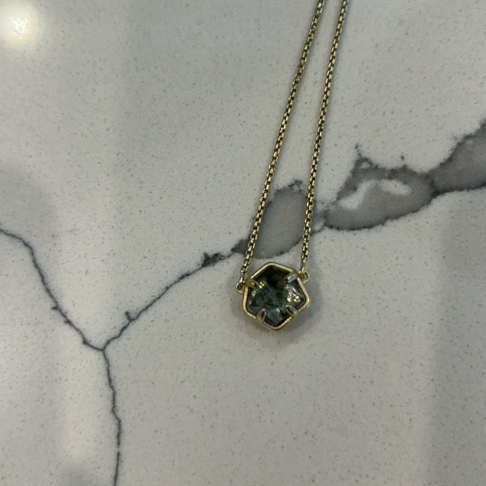 Kendra Scott necklace